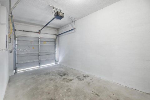 Townhouse in Homestead, Florida 4 bedrooms, 171.5 sq.m. № 2001043 - photo 11