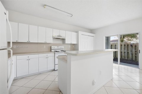 Townhouse in Homestead, Florida 4 bedrooms, 171.5 sq.m. № 2001043 - photo 6