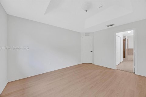 Townhouse in Homestead, Florida 4 bedrooms, 171.5 sq.m. № 2001043 - photo 13