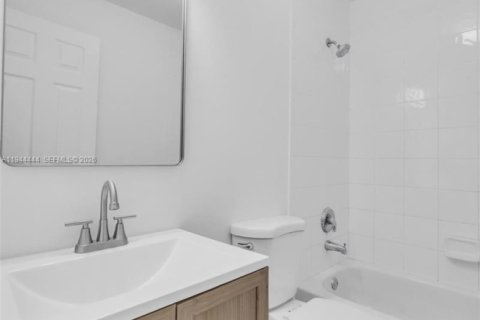 Townhouse in Homestead, Florida 4 bedrooms, 171.5 sq.m. № 2001043 - photo 17