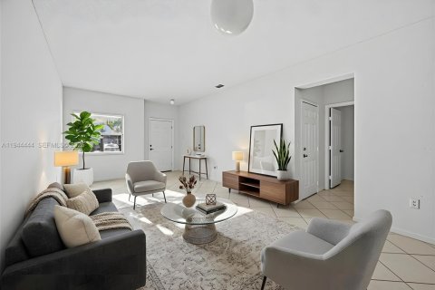 Townhouse in Homestead, Florida 4 bedrooms, 171.5 sq.m. № 2001043 - photo 2