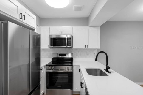 Touwnhouse à vendre à Largo, Floride: 2 chambres, 103.86 m2 № 1837807 - photo 6