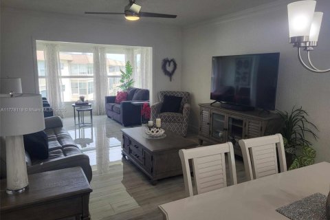 Condominio en venta en Lauderdale Lakes, Florida, 2 dormitorios, 87.7 m2 № 1868384 - foto 6