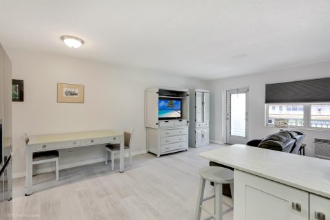 Купить кондоминиум в Уэст-Палм-Бич, Флорида 3 комнаты, 51.84м2, № 2089387 - фото 4