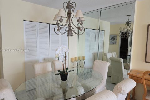 Condo in Sunny Isles Beach, Florida, 1 bedroom  № 2001888 - photo 3