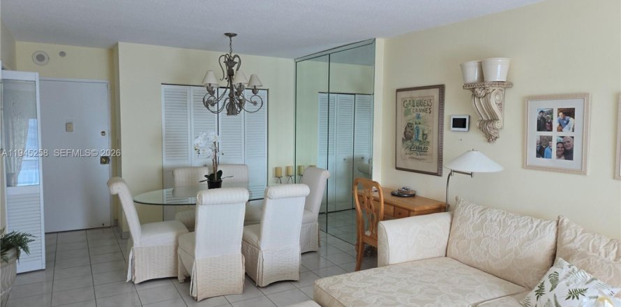 Condo in Sunny Isles Beach, Florida, 1 bedroom  № 2001888