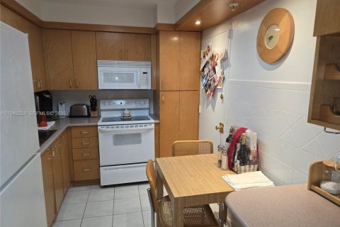 Condo in Sunny Isles Beach, Florida, 1 bedroom  № 2001888 - photo 4