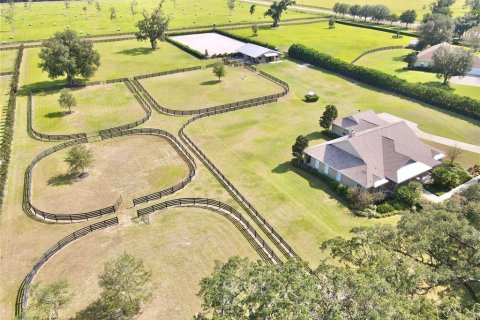 House in Morriston, Florida 3 bedrooms, 276.38 sq.m. № 1651549 - photo 1