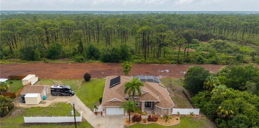 Casa en Port Charlotte, Florida 3 dormitorios, 237.55 m2 № 2223284