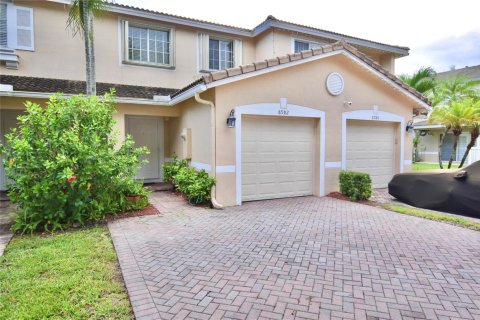 Touwnhouse à Tamarac, Floride 3 chambres, 134.34 m2 № 2303731