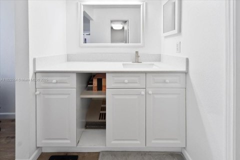 Condo in Davie, Florida, 1 bedroom  № 1935154 - photo 11