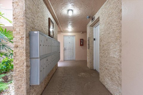 Condo in Davie, Florida, 1 bedroom  № 1935154 - photo 18