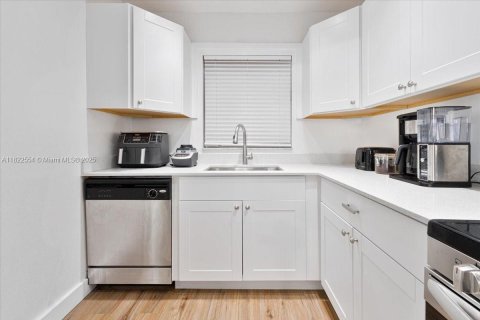 Condo in Davie, Florida, 1 bedroom  № 1935154 - photo 1