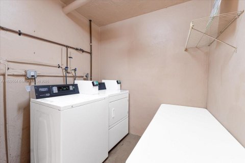 Condo in Davie, Florida, 1 bedroom  № 1935154 - photo 16