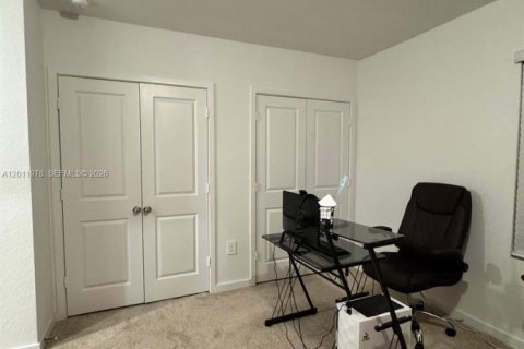 Townhouse in Florida City, Florida 3 bedrooms № 2171122 - photo 11