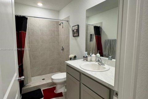 Townhouse in Florida City, Florida 3 bedrooms № 2171122 - photo 13