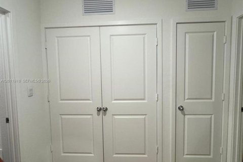 Townhouse in Florida City, Florida 3 bedrooms № 2171122 - photo 9
