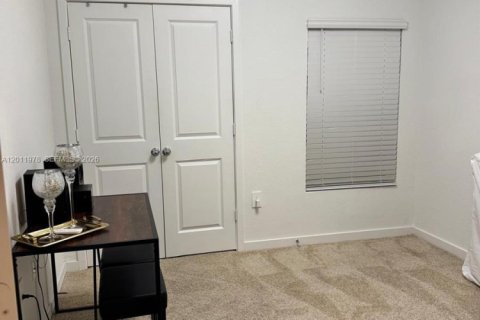 Townhouse in Florida City, Florida 3 bedrooms № 2171122 - photo 4