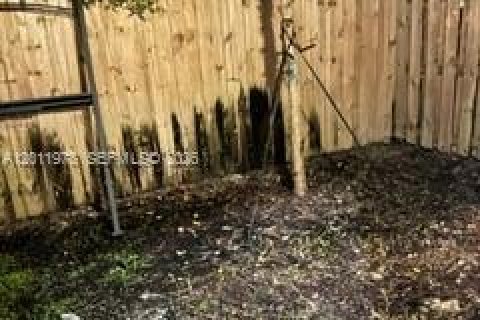 Townhouse in Florida City, Florida 3 bedrooms № 2171122 - photo 21
