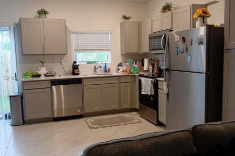Townhouse in Florida City, Florida 3 bedrooms № 2171122 - photo 20
