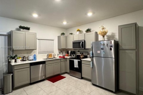 Townhouse in Florida City, Florida 3 bedrooms № 2171122 - photo 15