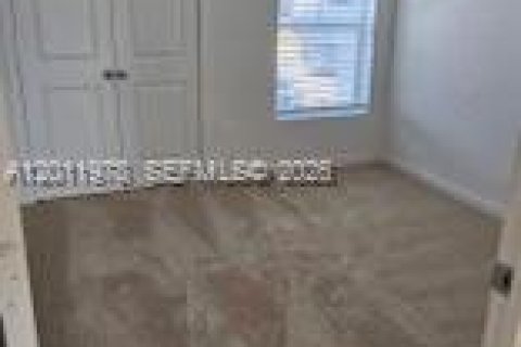 Townhouse in Florida City, Florida 3 bedrooms № 2171122 - photo 2