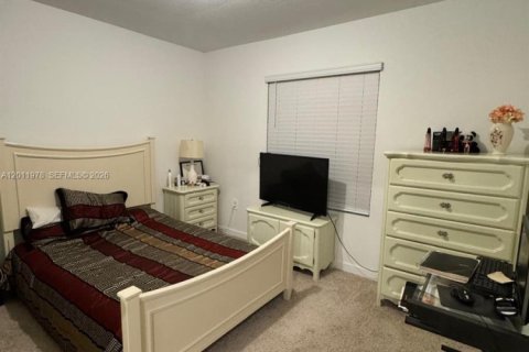 Townhouse in Florida City, Florida 3 bedrooms № 2171122 - photo 7
