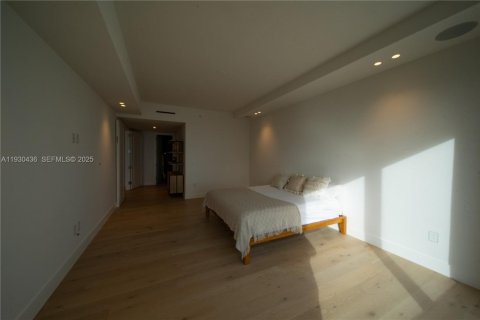 Condo in Miami, Florida, 2 bedrooms  № 1989820 - photo 9