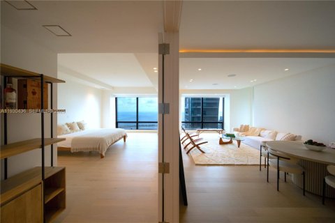 Condo in Miami, Florida, 2 bedrooms  № 1989820 - photo 7