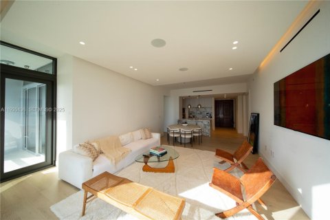 Condo in Miami, Florida, 2 bedrooms  № 1989820 - photo 4