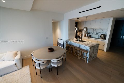 Condo in Miami, Florida, 2 bedrooms  № 1989820 - photo 6
