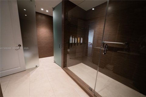 Condo in Miami, Florida, 2 bedrooms  № 1989820 - photo 12