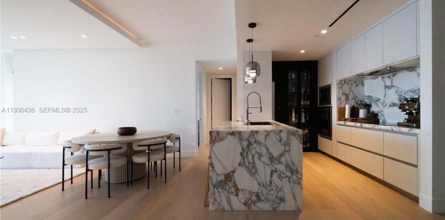 Condo in Miami, Florida, 2 bedrooms  № 1989820