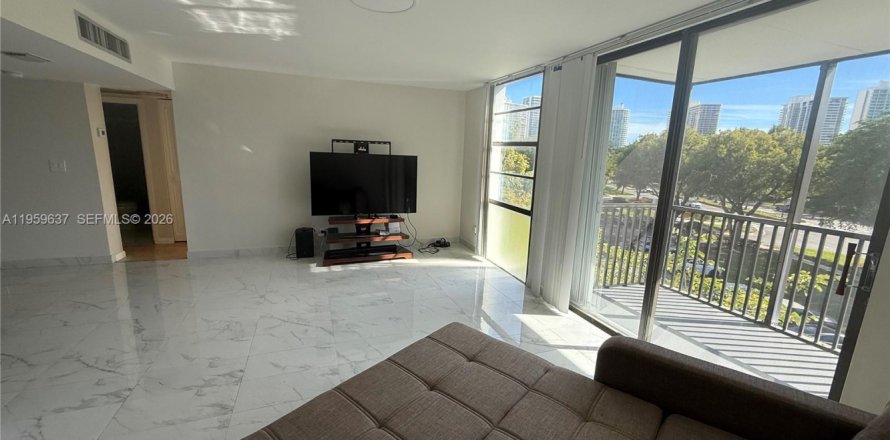 Кондоминиум с 2 спальнями в Авентура, Флорида № 2023834