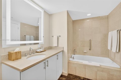 Condo in Fort Lauderdale, Florida, 1 bedroom  № 2076406 - photo 24