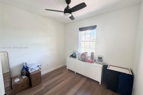 Townhouse in Cutler Bay, Florida 3 bedrooms, 131.55 sq.m. № 2075179 - photo 12