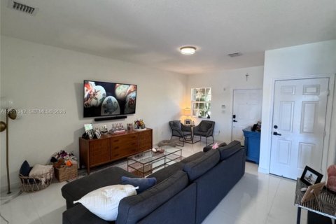 Townhouse in Cutler Bay, Florida 3 bedrooms, 131.55 sq.m. № 2075179 - photo 4
