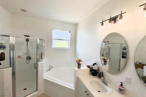 Townhouse in Cutler Bay, Florida 3 bedrooms, 131.55 sq.m. № 2075179 - photo 9