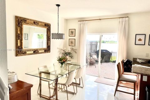 Townhouse in Cutler Bay, Florida 3 bedrooms, 131.55 sq.m. № 2075179 - photo 5