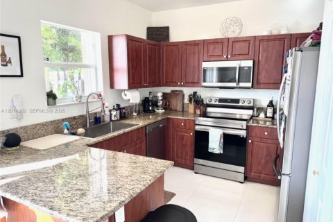 Townhouse in Cutler Bay, Florida 3 bedrooms, 131.55 sq.m. № 2075179 - photo 6