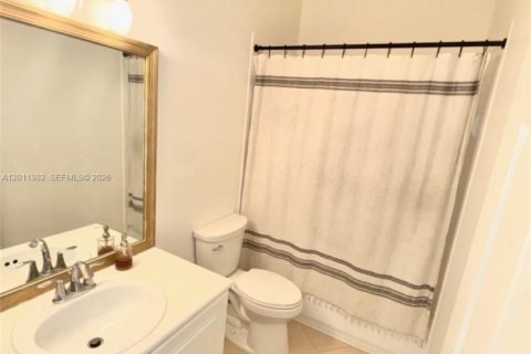 Townhouse in Cutler Bay, Florida 3 bedrooms, 131.55 sq.m. № 2075179 - photo 13