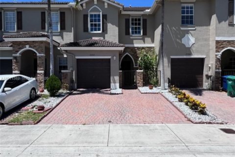 Townhouse in Cutler Bay, Florida 3 bedrooms, 131.55 sq.m. № 2075179 - photo 2