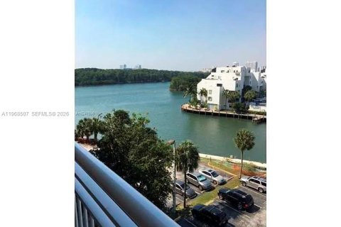 Copropriété à louer à Sunny Isles Beach, Floride: 1 chambre, 66.89 m2 № 2031589 - photo 10