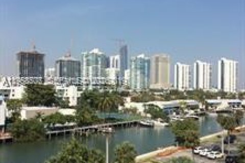 Copropriété à louer à Sunny Isles Beach, Floride: 1 chambre, 66.89 m2 № 2031589 - photo 9