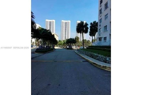 Copropriété à louer à Sunny Isles Beach, Floride: 1 chambre, 66.89 m2 № 2031589 - photo 3