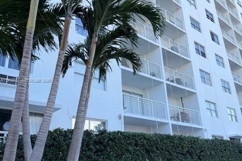Copropriété à louer à Sunny Isles Beach, Floride: 1 chambre, 66.89 m2 № 2031589 - photo 2