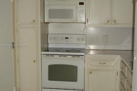 Снять в аренду кондоминиум в Халландейл-Бич, Флорида 1 спальня, 74.14м2, № 1954997 - фото 8