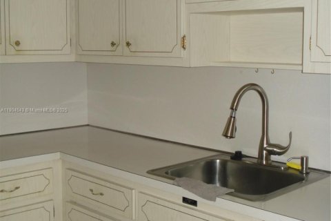 Снять в аренду квартиру в Халландейл-Бич, Флорида 1 спальня, 74.14м2, № 1954997 - фото 3