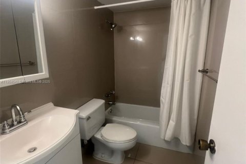 Снять в аренду кондоминиум в Халландейл-Бич, Флорида 1 спальня, 74.14м2, № 1954997 - фото 12