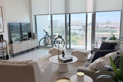 Condo in Saint Petersburg, Florida, 1 bedroom  № 2302232 - photo 13